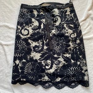 Worthington black white floral lace midi pencil skirt 8